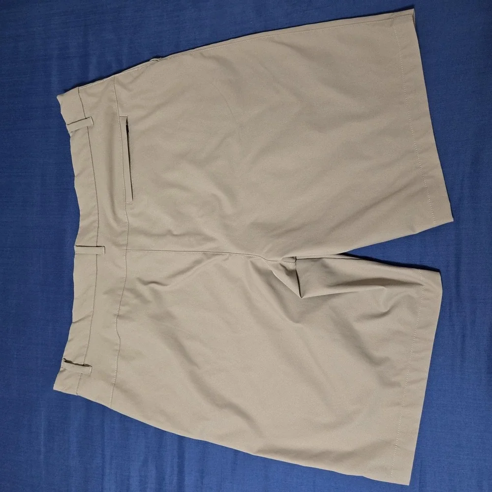 32 Degrees COOL Shorts Mens 40 Beige Stretch Performance‎ Athletic Zip Pockets